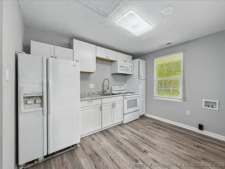 833 Amye St — Photo 5