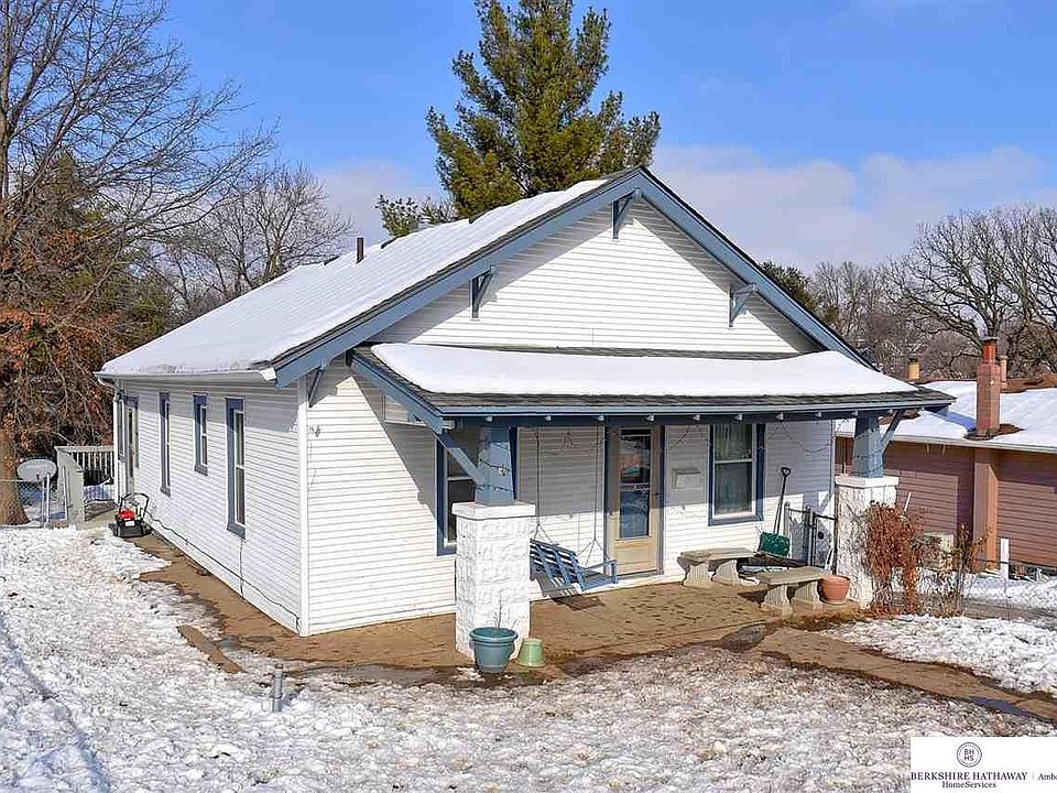 1st image of 1204 1st Ave