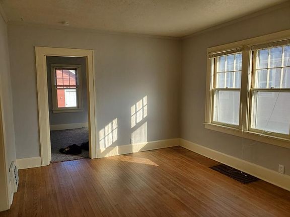 5th image of 126 Clifford Ave