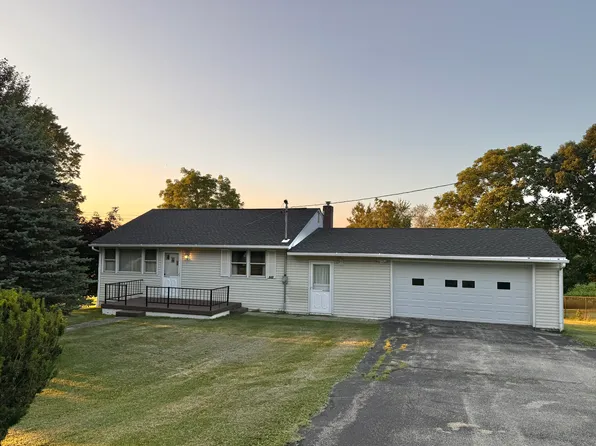 945 E Pike Rd, Indiana, PA 15701