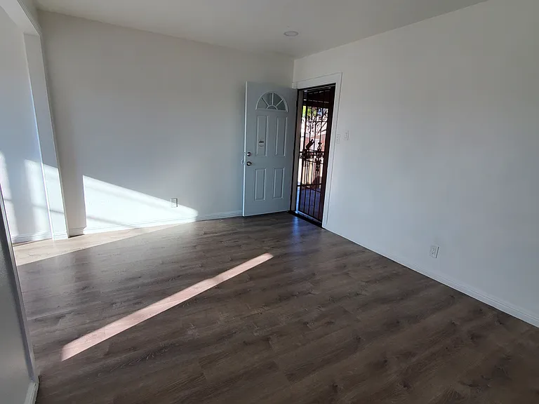 9821 Dearborn Ave #E — Photo 2