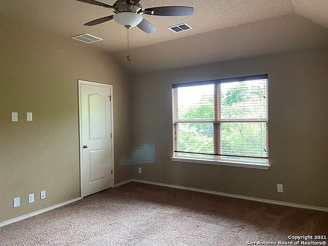 3 bed, 2.5 bath, 1562 sqft, $1,900 — Photo 2