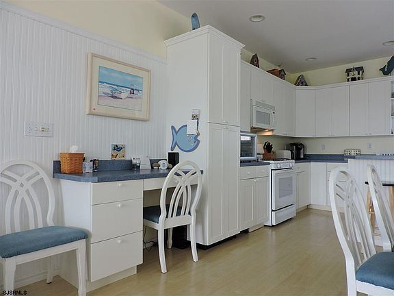 5th image of 843 3rd St Unit 2