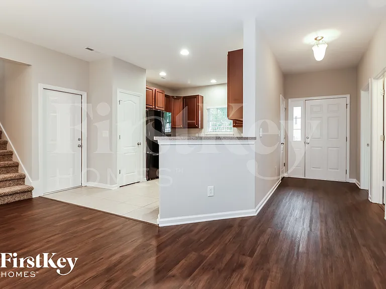 646 Savannah River Dr — Photo 2