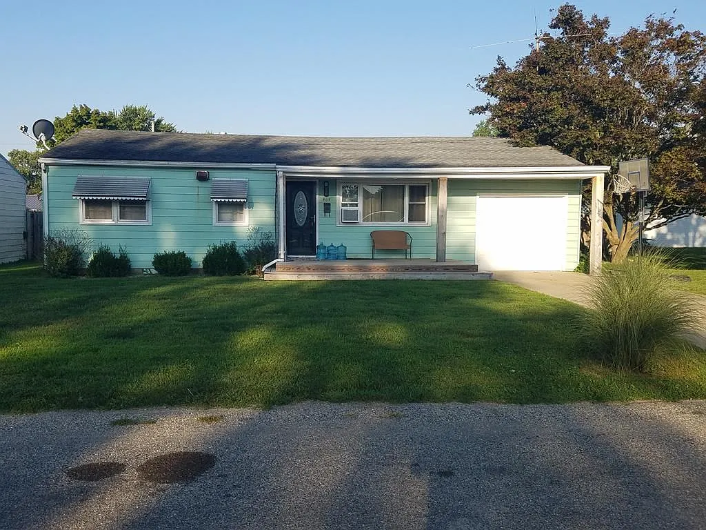 405 Brentwood St photo 1
