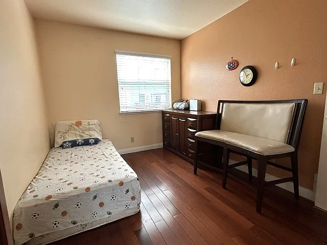 3 bed, 1394 sqft, $5,500 — Photo 2