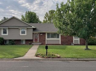 221 Southport Dr, Newton, KS 67114