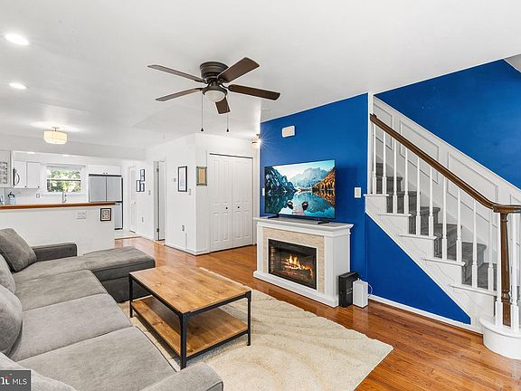 3rd image of 908 Greenwich St