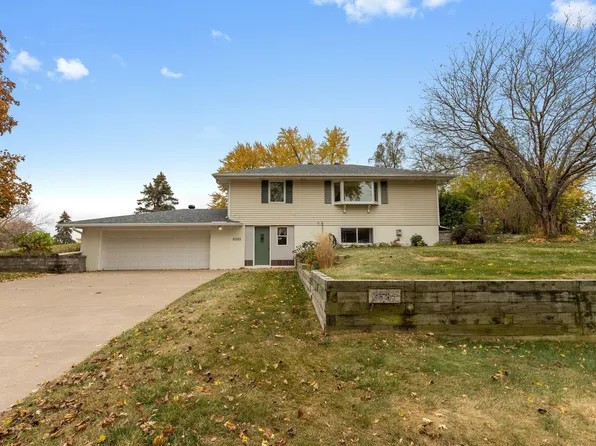 6585 2nd St N, Oakdale, MN 55128