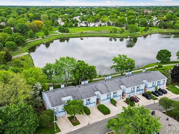 2nd image of 205 Lakeshore Ln