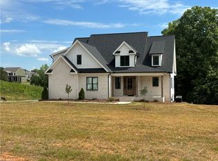 5118 Logos Dr, Stokesdale, NC 27357