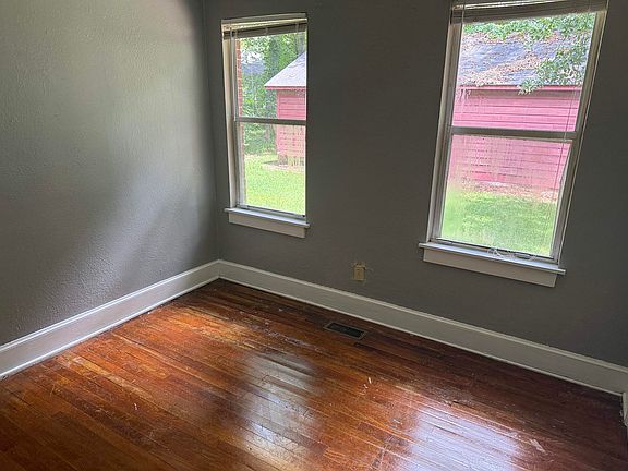 3rd image of 1132 Cherry Laurel St