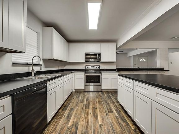 4th image of 4000 Linkmeadow Dr