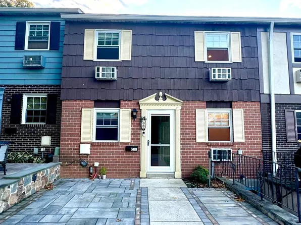 207 Walnut Hill Rd APT C22, West Chester, PA 19382