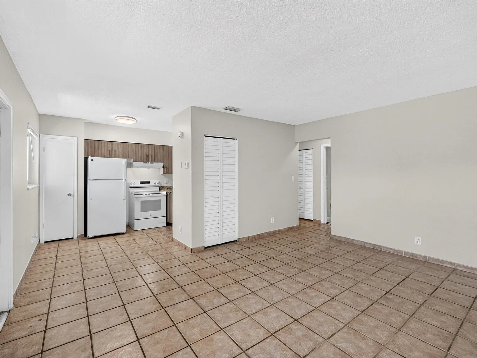 2 bed, 1.0 bath, 850 sqft, $1,900 — Photo 2