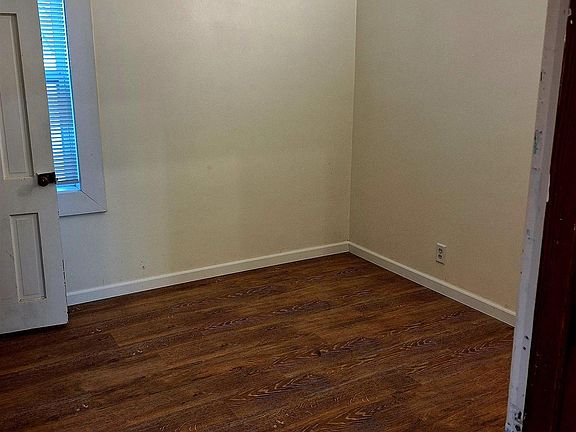 5th image of 501 N Main St