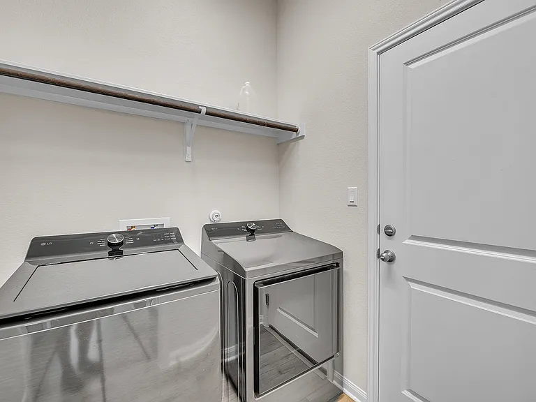 Torrita Dr — Photo 21