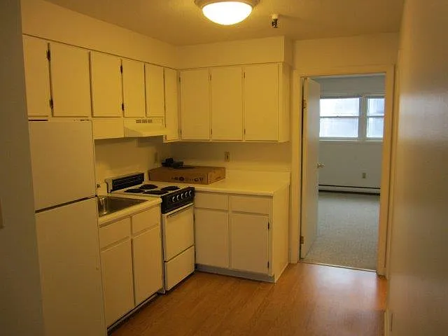 328 College St — Photo 59