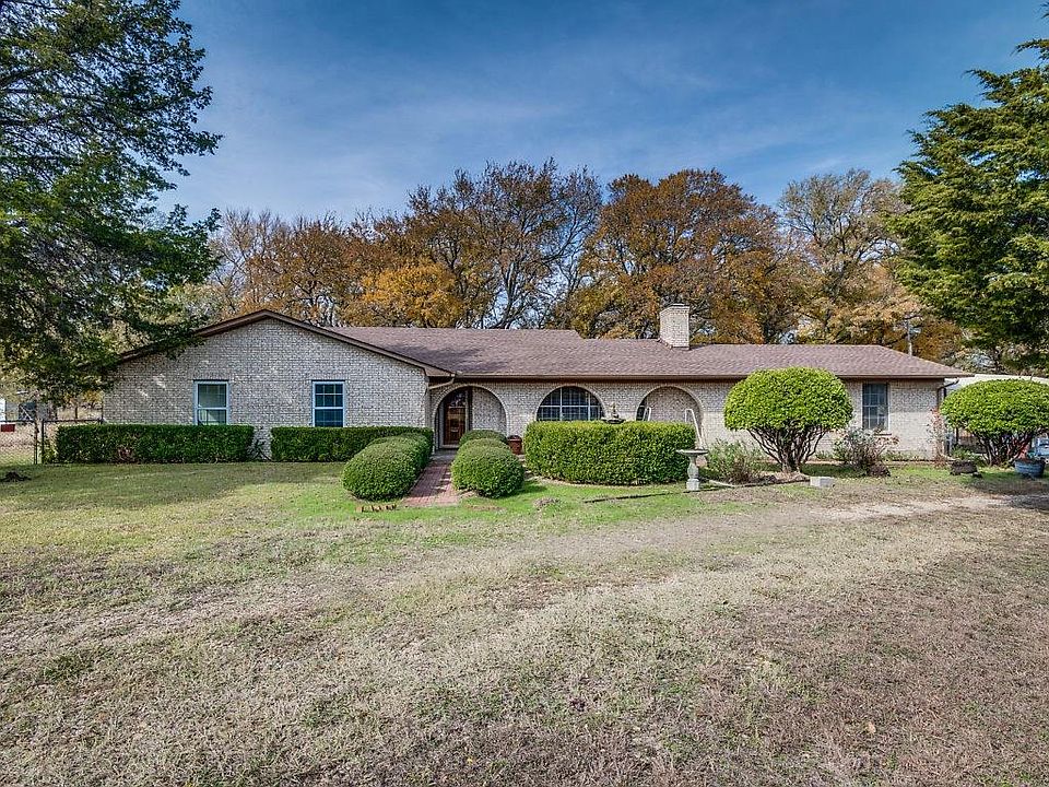 1st image of 301 Twin Lakes Dr