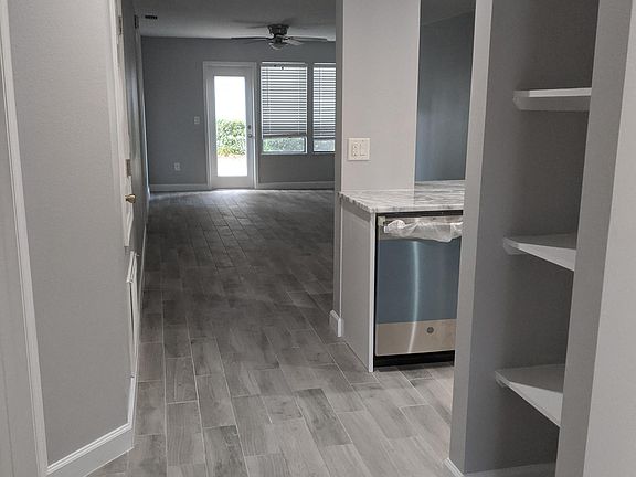 4th image of 9501 Darien Ave #9501