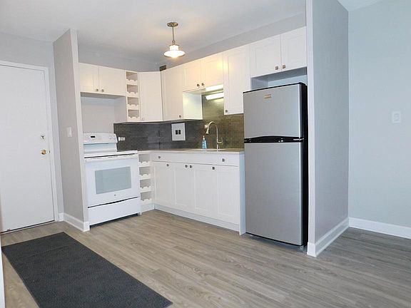 3rd image of 1516 Hinman Ave #23
