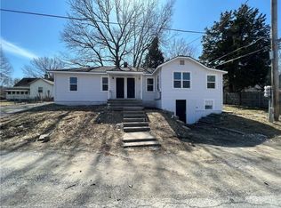 11117 E 15th St S, Independence, MO 64052