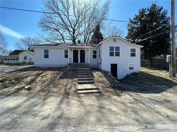 11117 E 15th St S, Independence, MO 64052