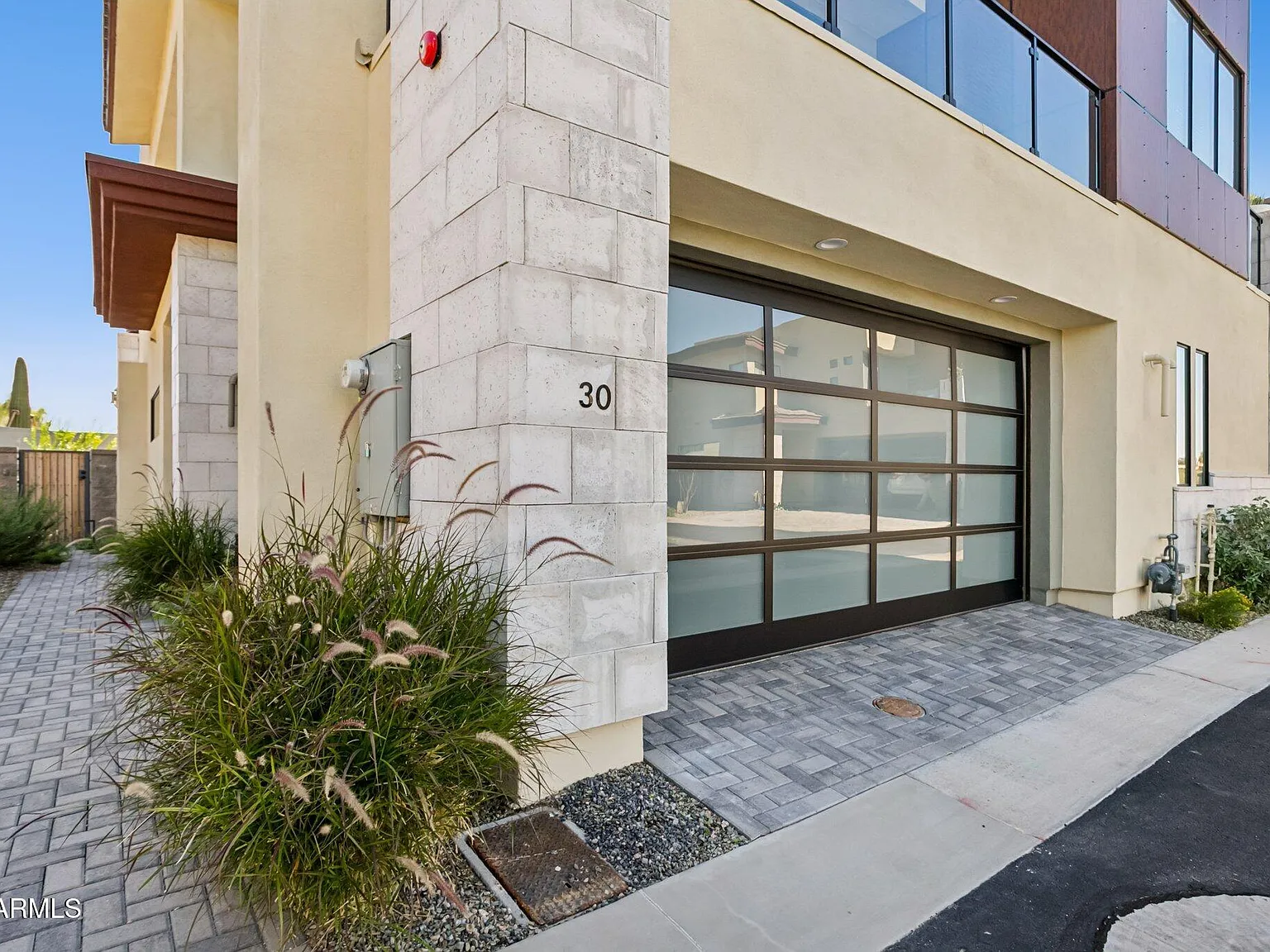 3 bed, 3.5 bath, 2191 sqft, $5,200 — Photo 3