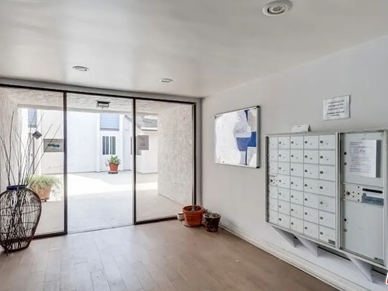 5252 Coldwater Canyon Ave #207 — Photo 6