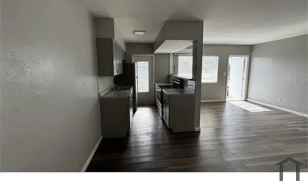 1 bed, 800 sqft, $1,900 — Photo 3