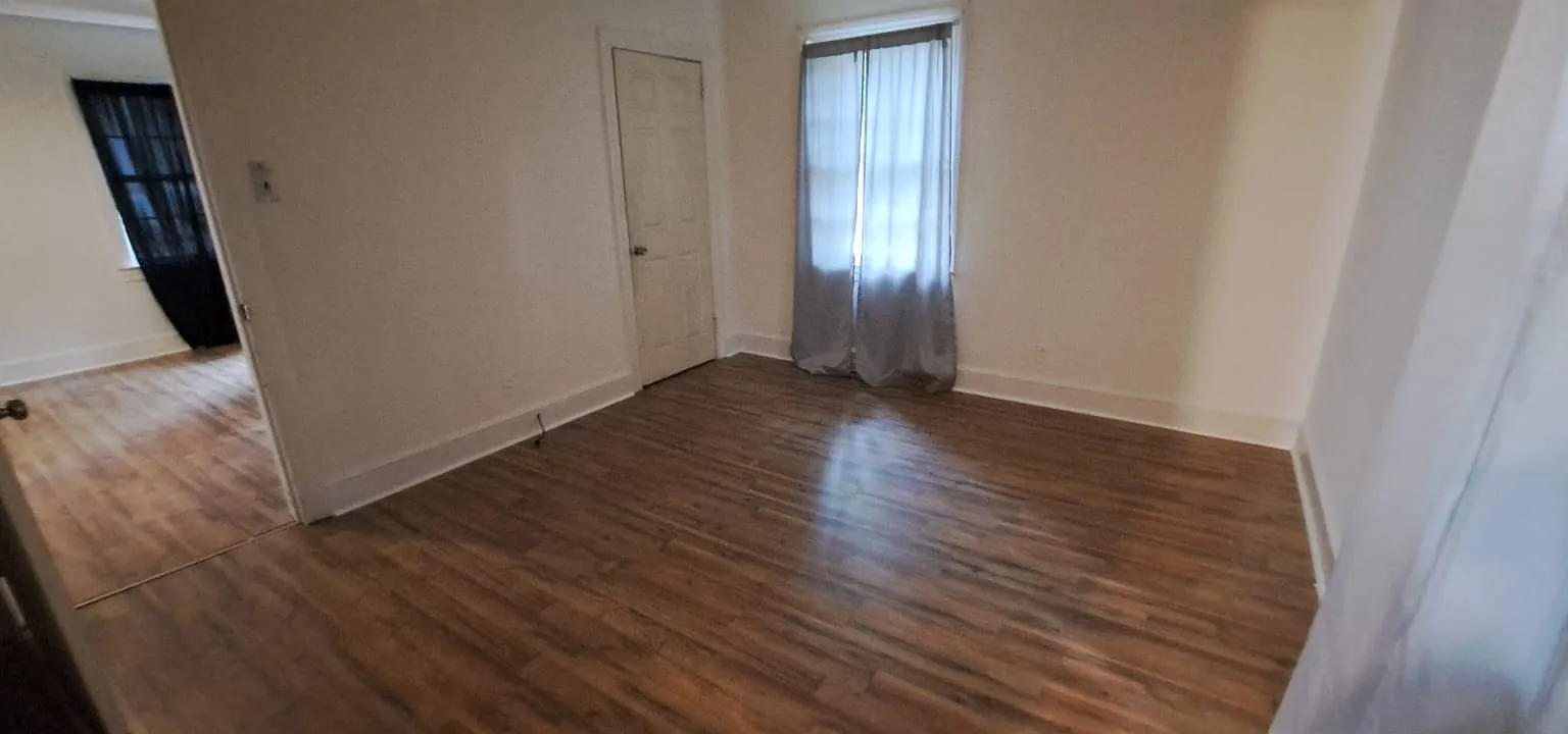 326 Gary St — Photo 4