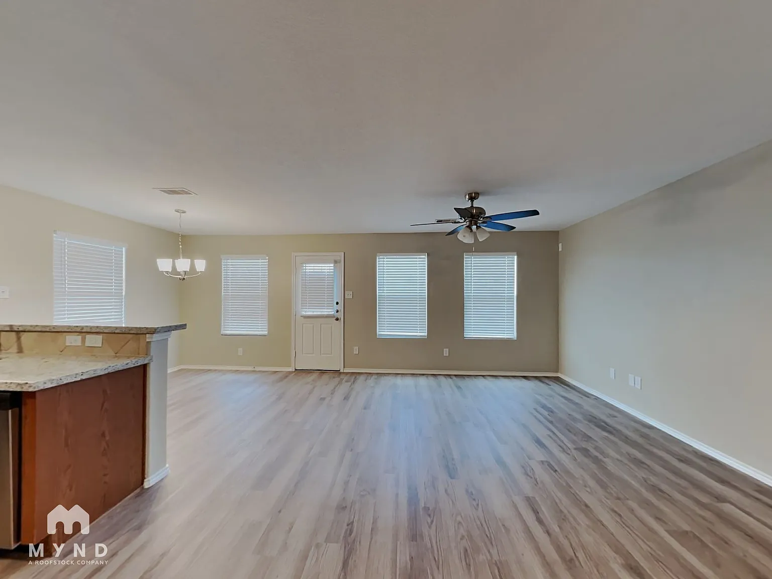 3 bed, 2.0 bath, 1367 sqft, $1,935 — Photo 4