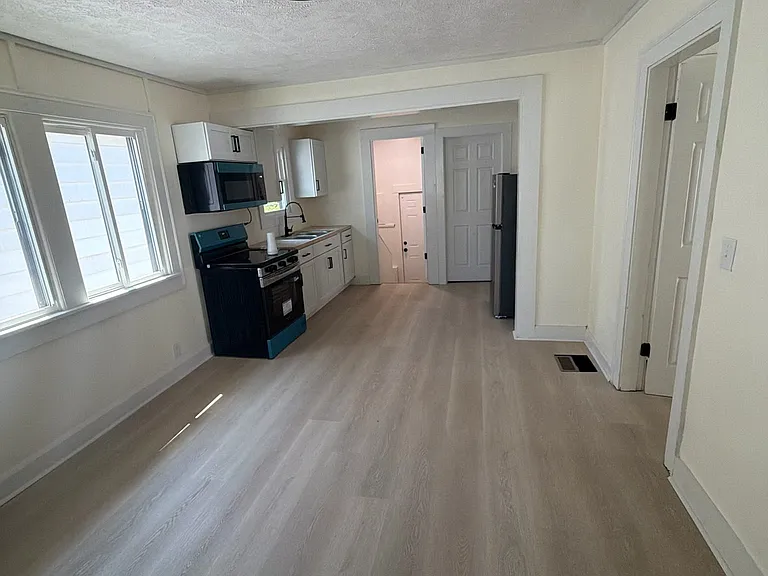 1617 Cottage Ave — Photo 2