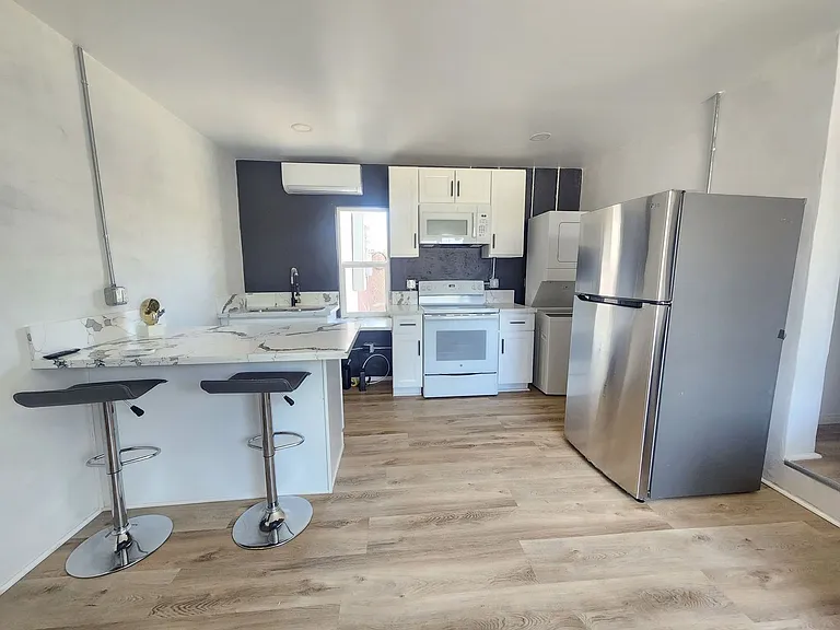 6545 Pine Ave — Photo 3