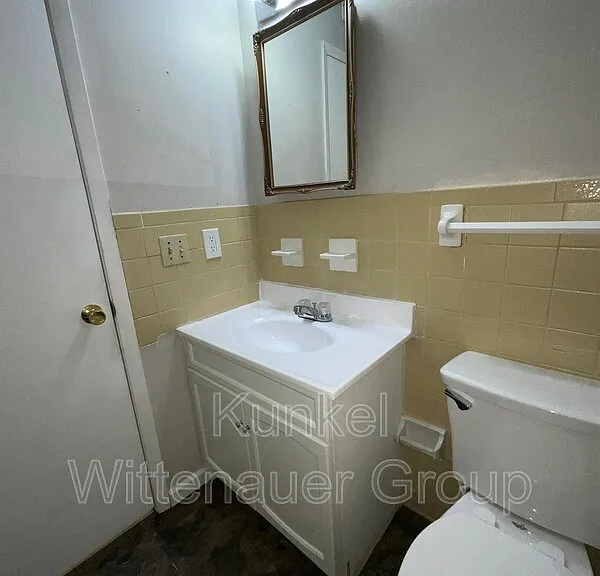 912 E Adams St #A — Photo 14