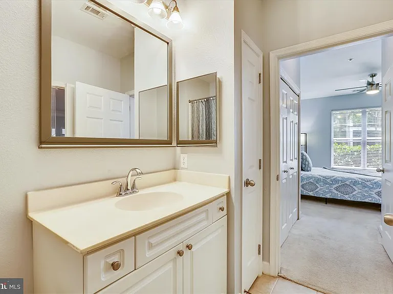 501 Hungerford Dr #154 — Photo 12