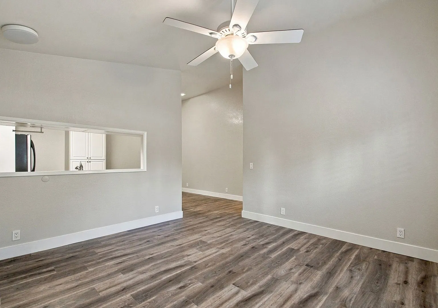 Single Level End Unit Napa Condo — Photo 3
