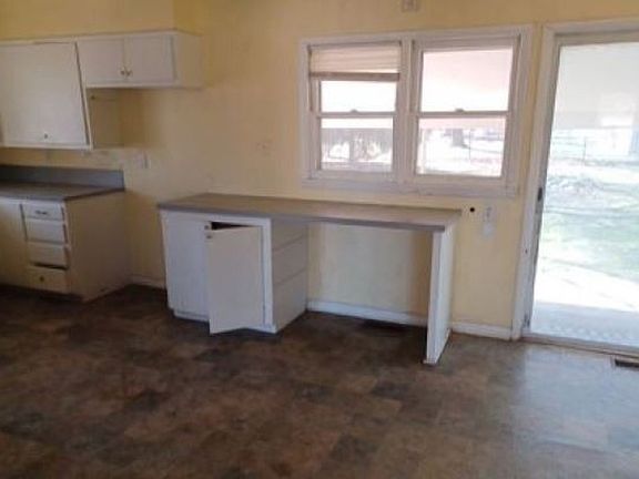 3rd image of 611 W Louise Ave