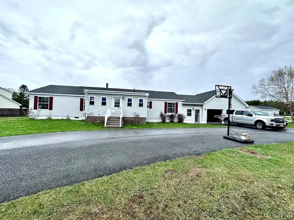 24928 Chrysler Dr, Calcium, NY 13616