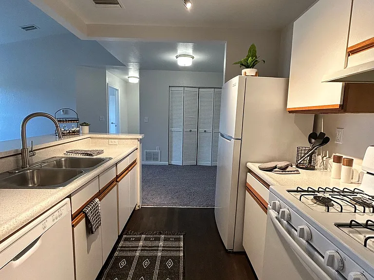 Fountain Park Apartments — Photo 19
