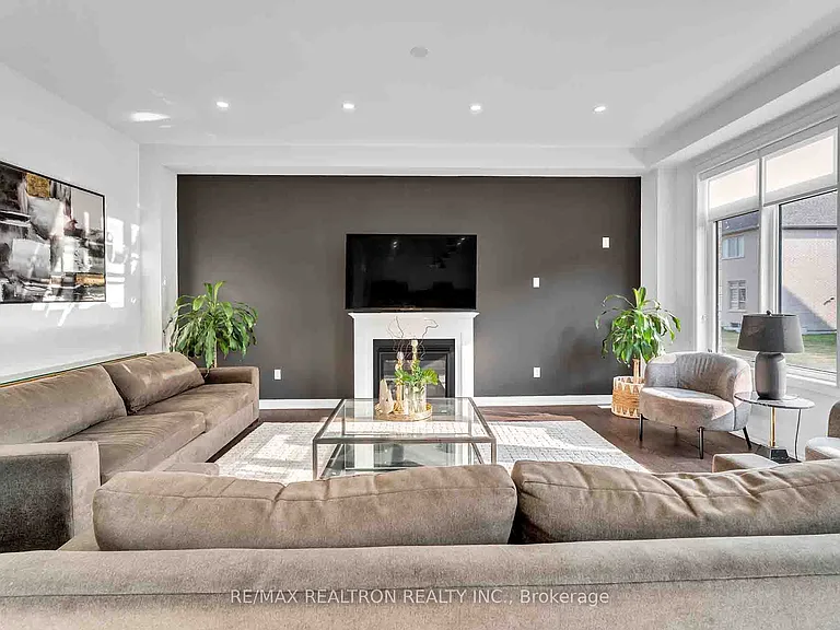 32 Bellflower Cres — Photo 18