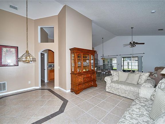 5th image of 702 Oak Chase Dr