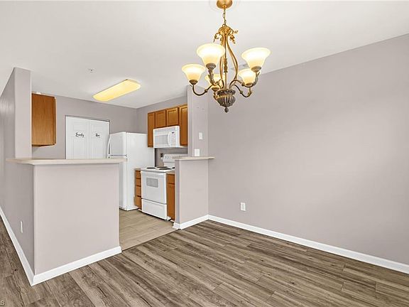 5th image of 2204 McConnell Dr