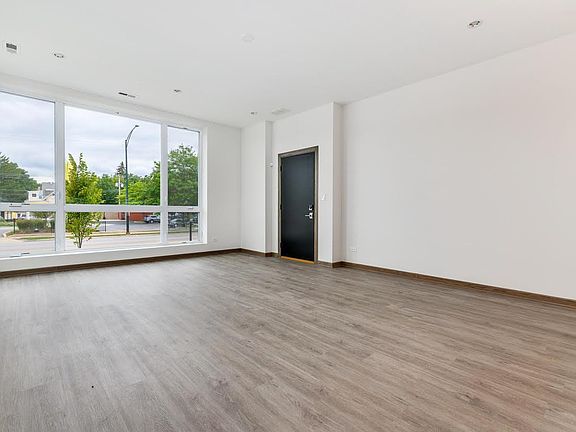 4th image of 4311 N Cicero Ave #1