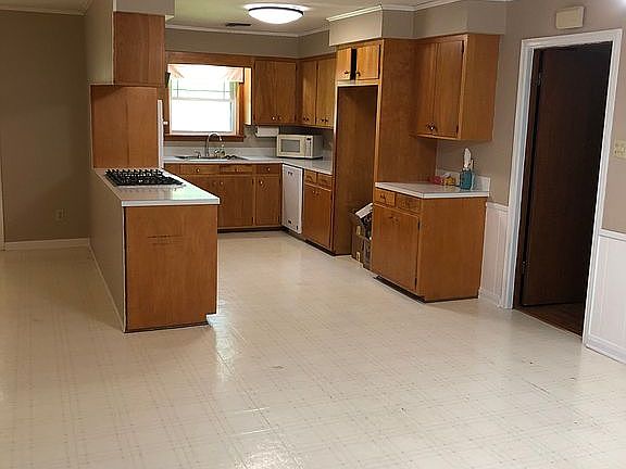 2nd image of 207 Garden Dr