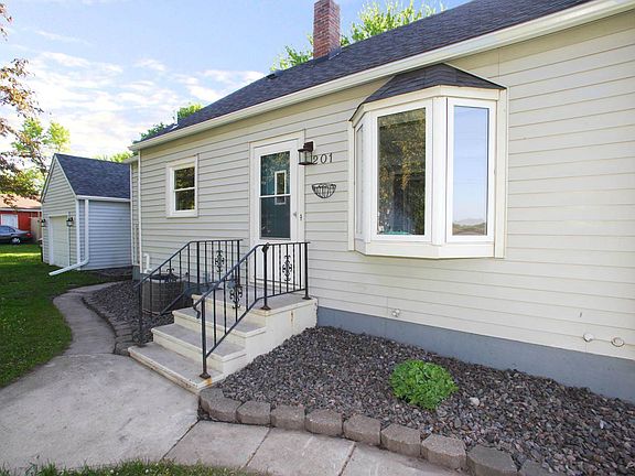 Front of house, close view