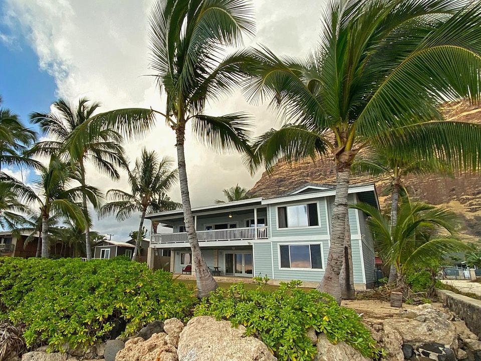 Oceanfront 2-story duplex