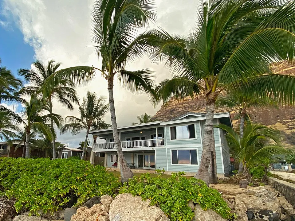 Oceanfront 2-story duplex