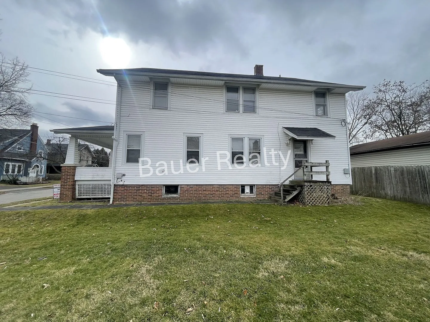 sm — Photo 3