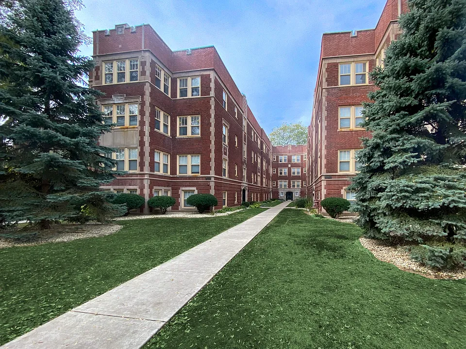 Necedah at 4740-4748 South Greenwood